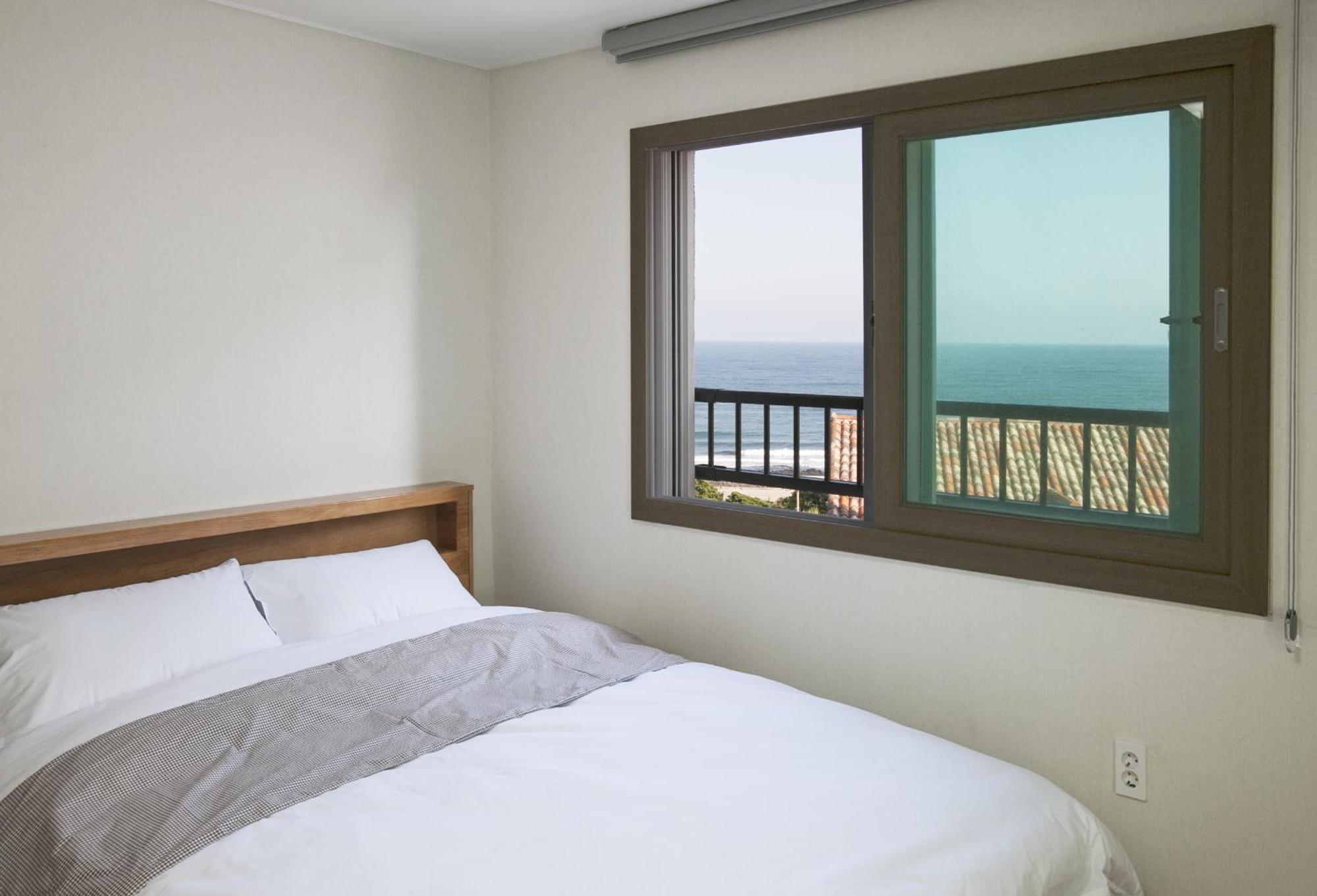 Jeju Aria Pension Exterior photo